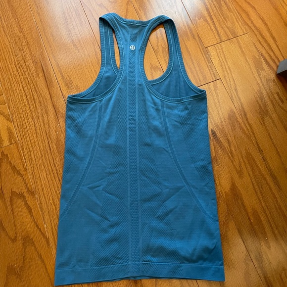 Lululemon tank top - Picture 2 of 2